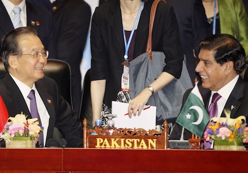 China's then-Premier Wen Jiabao and Pakistan's Prime Minister Raja Pervaiz Ashraf in 2012 / AP