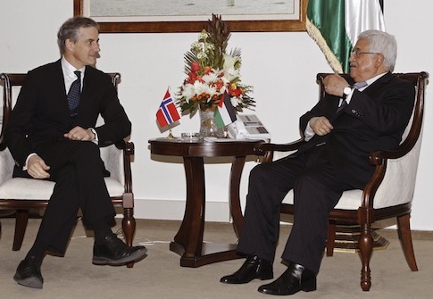 Palestinian president and then-Norwegian foreign minister in 2012 / AP