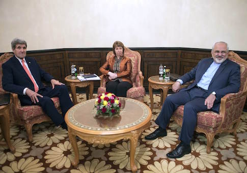 U.S. Secretary of State John Kerry (L), EU envoy Catherine Ashton (C) and Iranian Foreign Minister Mohammad Javad Zarif meet in Muscat November 10