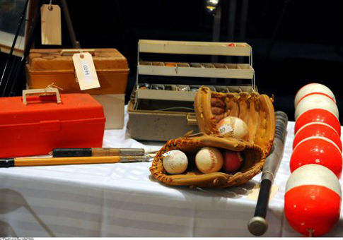 Items seized by the US Marshals in 2009 / AP