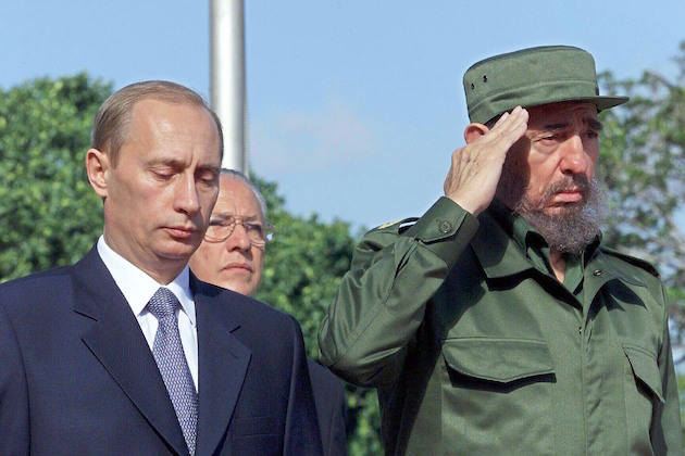 Vladimir Putin and Fidel Castro in 2000