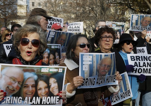 Supporters of Alan Gross at event to mark his fourth year in prison in Cuba