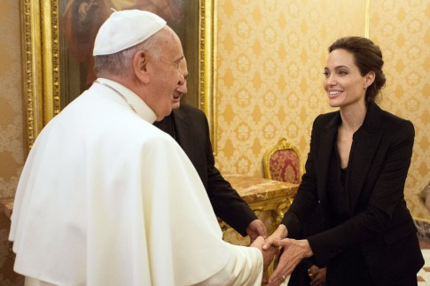 Angelina Jolie and the Pope / AP