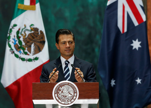 Mexico's President Enrique Pena Nieto gives a speech next to Australia's Governor-General Peter Cosgrove during an official welcoming ceremony, at the National Palace in Mexico City