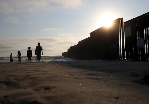 US-Mexican border fence at Playas de Tijuana