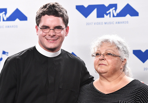 Robert Lee IV with Heather Heyer's Mother, Susan Bro at the 2017 VMA Awards / Getty Images