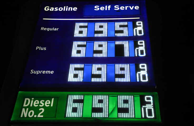 rsz_gas-prices-near-7-los-angeles.jpg