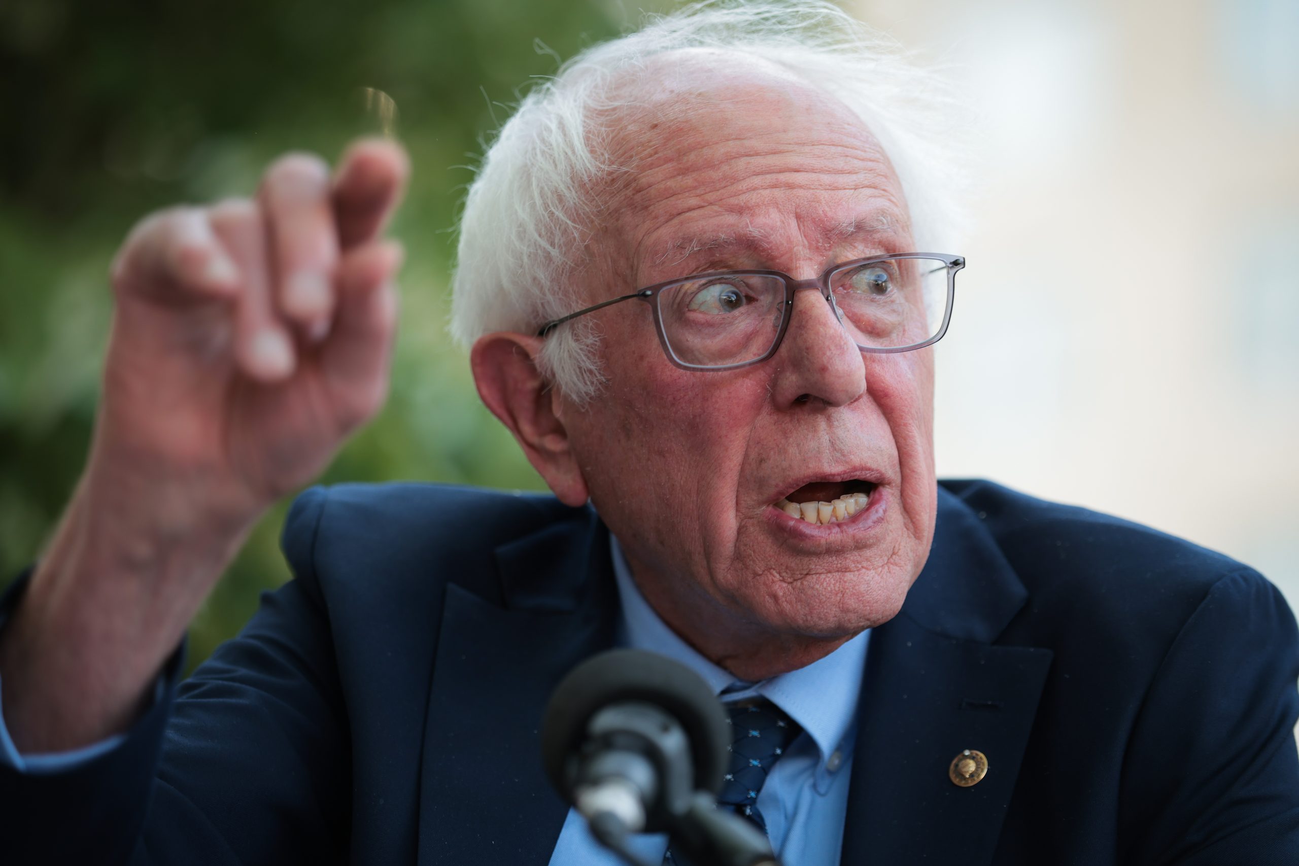 Bernie Sanders Spends Another $230K on Private Jets To Fight the 'Oligarchy'
